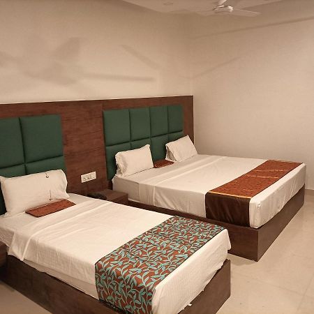 Hotel Tej Plaza ,A Family Hotel Near Igi Airport Delhi 新德里 外观 照片